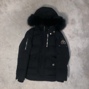 Moose Knuckles jacka - Säljer nu min Moose knuckles eftersom att den är för liten för mig, bra skick