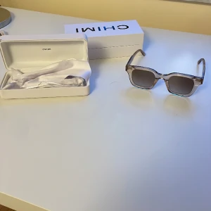 Chimi 04 ECRU - Köpte de för ungefär ett halvår sedan och har inte använt så mycke inga repor. Allt är med. Pris går att diskutera 