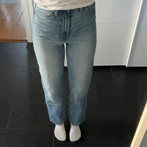 Jeans - Jeans i snygg blå färg, bra skick! Kontakta för mer bilder och info!