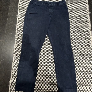 Chinos  - Säljer ett par NN07 chinos som är köpta från Care of Carl för ett tag sedan gör 1400kr. Utan defekter och i princip nyskick.