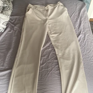 Byxor  - Fina byxor från lager157 storlek M har inte används bara testat 