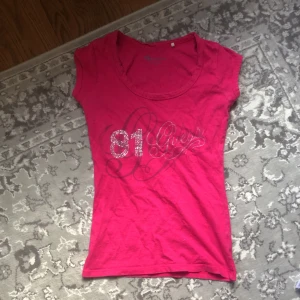 Y2k tröja  - gullig rosa trashy y2k tröja. fin passform!  bra skick.