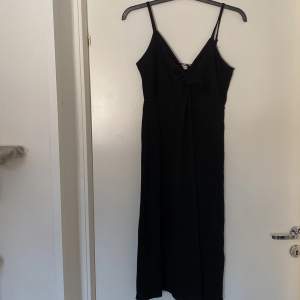 Svart klänning från H&M i storlek S🖤 Använd 1 gång