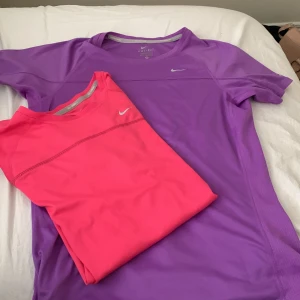 Träningströjor  - Säljer två Nike träningströjor, 1 för 60, båda för 100, nästan aldrig använda, jätte bra material 