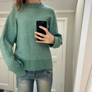 Stickad tröja i mohair HM - Så fin stickad tröja i mohair från HM, använd fåtal gånger så i fint skick!