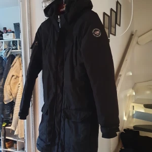 Vinson Polo club jacka - Vinterjacka märke Vinson Original Polo club st 14år lång varm många fickor mycket bra skick knappt använd 