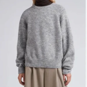 Stickadtröja - Köpt från Åhléns, märket är Carin Wester. Jättefint skick! Ordinarie pris är 599😍