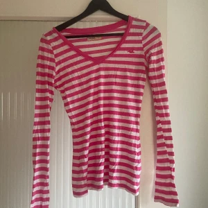 Hollister tröjaa - Jätte söt top från hollister. Skriv gärna om du har någon fundering! 💕