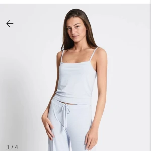 Pyjamas topp randig - Köpt på lager 157, aldrig använd!!! Helt slutsåld på hemsidan och i många butiker 💙