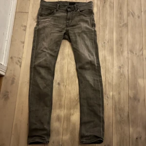 Tiger of sweden jeans - Tiger of sweden jeans i fint skick. Storlek 29/32. Hör gärna av er vid ytterligare frågor!