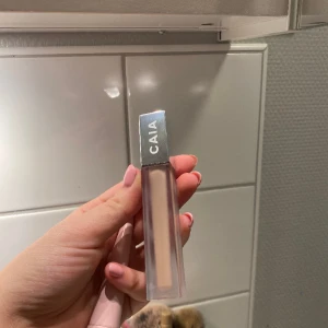 Caia  - Helt ny caia concealer i färgen 3N säljer då jag köpte fel färg. 