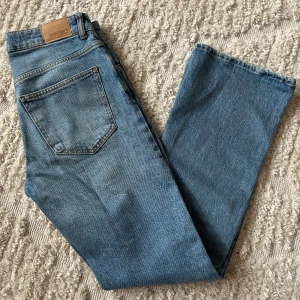 Flare jeans Gina Tricot  - Flare/bootcut jeans från Gina Tricot. Använda 2 gånger.