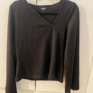 Söt fintröja - Superfin tröja som använts 1 gång. Storlek m men sitter som s