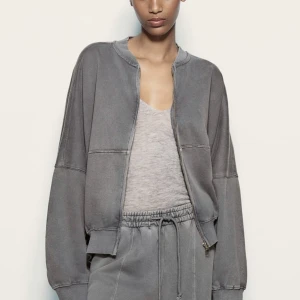 Jacka  - Aldrig använd och slutsåld! Storlek M men funkar mellan S och L 