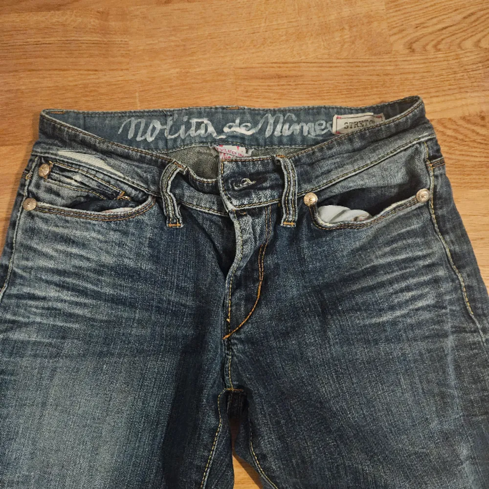 Fina Nolita de nimes low waist jeans som är i nyskick. Skriv privat om fler bilder. . Jeans & Byxor.