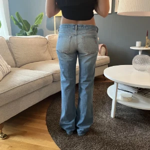 Diesel jeans - Säljer super fina diesel jeans köpta här på plick då det inte passar längre, inga skador och använda ett par gånger!  Köpta för 500kr💛 (Bilderna är lånade)