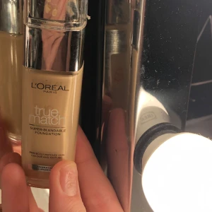 Foundation  - Testad en gång men den va inte min färg o passade inte med mitt smink så måste sälja den istället ❤️ färgen 1,5 med neutral underton❤️