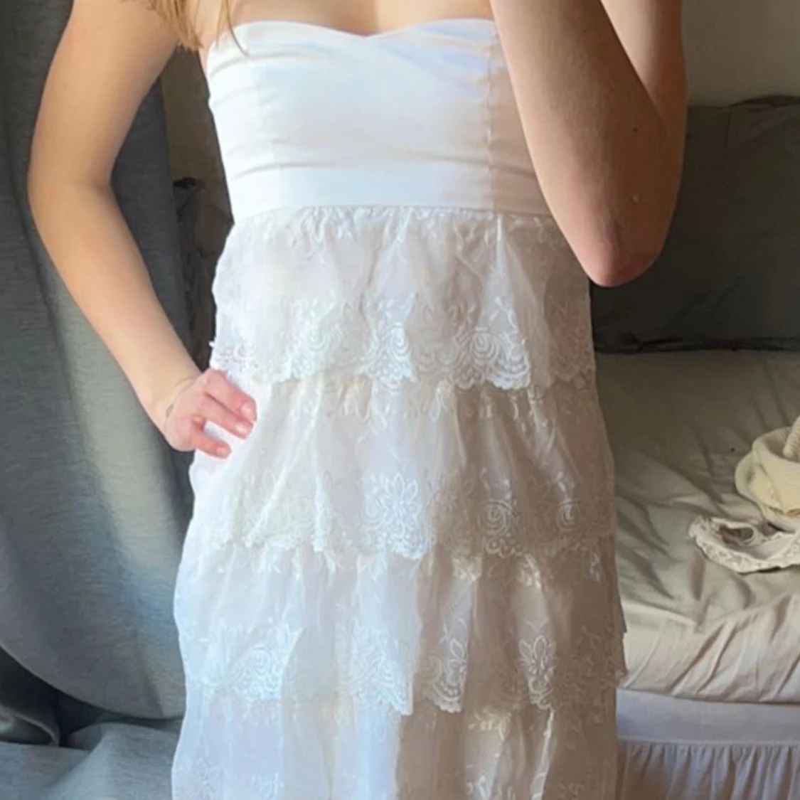 Superfin vit klänning med volanger❤️ - 90