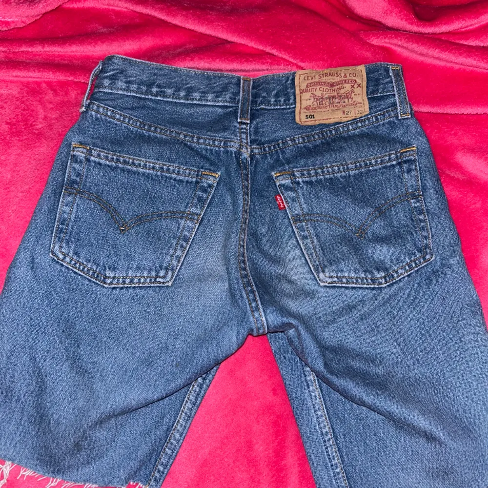 Vintage Levis shorts, vet inte storlek men skulle nog passa nån med xxs-xs! Fråga gärna om måtten 💞. Shorts.