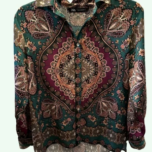 Shorta  - Jätte skön shorta från Zara, storlek s DM:a vid frågor!