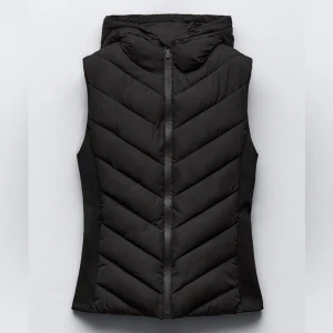 Zara väst - Helt ny, inga skador, perfekt nu på våren🥰