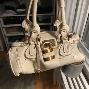 Chloe väska - Säljer min Chloe Paddington väska som inte länger kommer till användning💞bara att skriva för flera bilder💞 