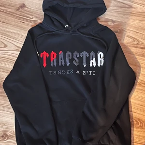 Trapstar  - Trapstar, röd, svart och grå