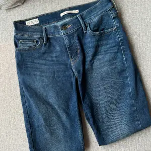 Säljer mina levis jeans i storleken 26 