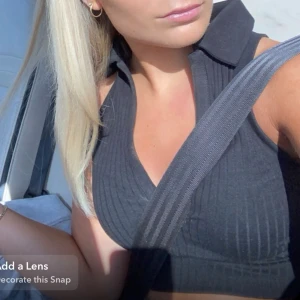 Topp - Säljer denna topp i storlek S. Bara använd 1 gång. Skriv privat vid intresse💕