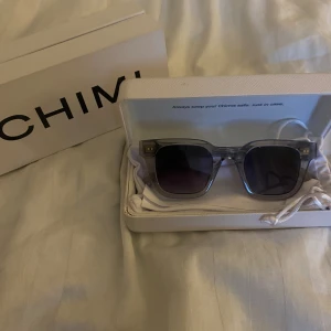 Chimi 04 grå - Jättefina populära chimis 04:or! Ser ut som nya men kommer tyvärr inte till användning därför säljer jag dom💕💕