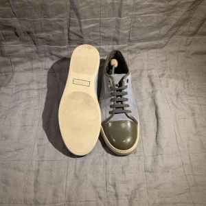 Lanvin skor - Lanvin skor i gott skick till salu | Storlek UK 10 (fits 44-45) | Inga tydliga defekter | Endast skorna medföljer | Hör av dig vid ytterligare frågor🤗 