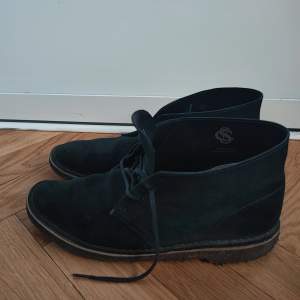 Clarks boot shoes original. Chamois leather color blue. Size 41. Good conditions.