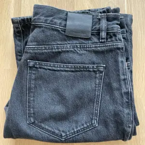 Fina svarta Massimo Dutti Jeans. Säljer pga. för små! ☀️🧸