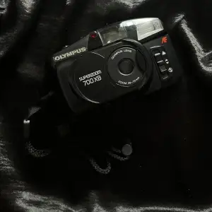 Olympus SUPERZOOM 700XB Film Camera. Funkar fint.