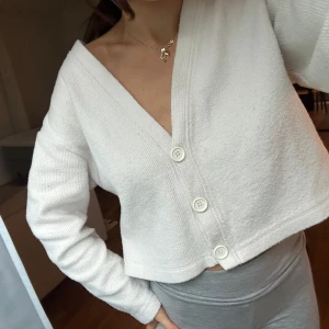 Tröja  - Kofta från zara, passar mig som är en S🥰