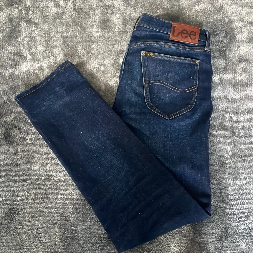 Ett par Lee jeans som inte kommer till användning längre i storlek W30 L32. Mycket bra skick!. Jeans & Byxor.