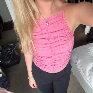 Somrigt linne - Somrigt rosa linne med fina detaljer