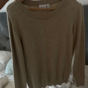 Stickad tröja  - Från vila. Ny. Passar till allt💕