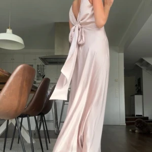 rosa balklänning - intressekoll på en såå fin klänning till balen eller sommaren💋aldrig använd!