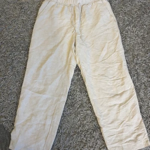 Linnebyxor  - Säljer mina linne byxor som kmr ej till användning längre❤️ köpt sommaren 2023 och användes fåtal gånger💞