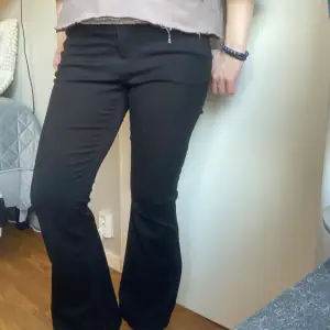 skit snygga jeans som är lågmidjade och bootcut❤️ modell:161