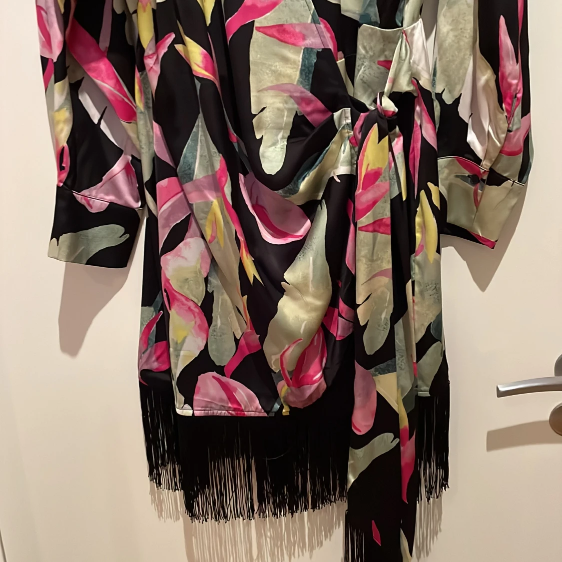 Omlottklänning med fransar nedtill från H&M - 90