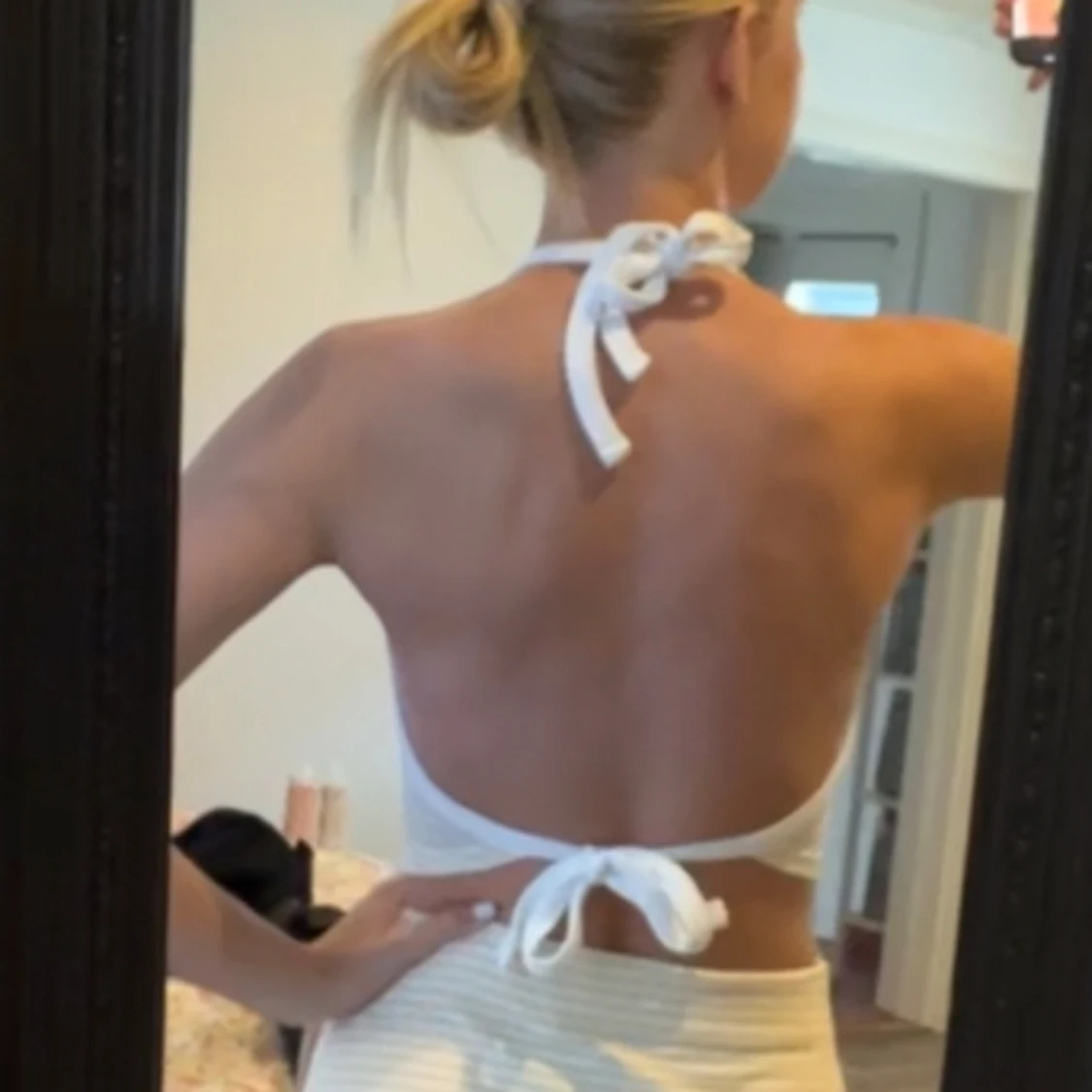 Gullig topp ifrĂ„n nelly đ