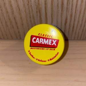 Läppbalsam från Carmex.