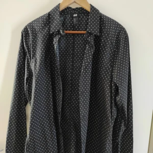Skjorta  - Aldrig använt skjorta bra för studenter.