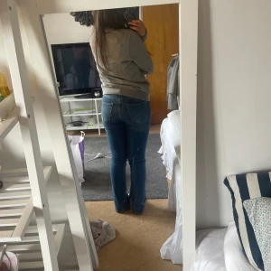 Jeans från Gina tricot  - Oxå för små så dem ser lite konstiga ut  Men jätte snygga när ajg kunde ha dem