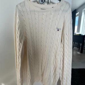 Gant Kabelstickad - Endast använd 1 gång. Den är precis som ny. Storlek medium 