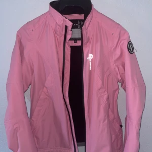 Pelle P jacka - En helt oanvänd Pelle P jacka Säljs på grund av för liten