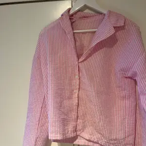 Rosa fin skjorta