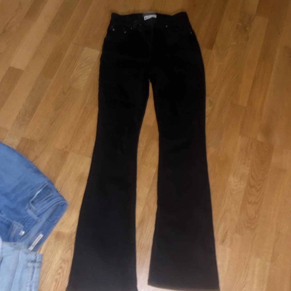svarta jeans